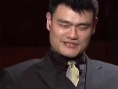 高情商！姚明回答主持人刁钻问题回答的天衣无缝