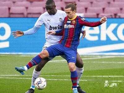 世体报道，前锋球员格列兹曼无意离开巴塞罗那