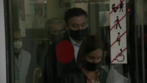 说明&ldquo;公关门&rdquo;事件后，巴托梅乌离开法庭