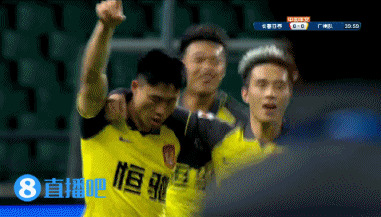 张修维远射被扑，邓涵文补射破门，广州队1-0领先亚泰