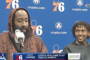 哈登：我不是速度最快的球员 马克西：不 你很快