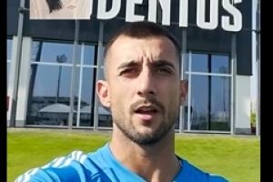 赵丽娜连线佩林⚽️尤文助力公益星球计划，让更多的孩子有球踢