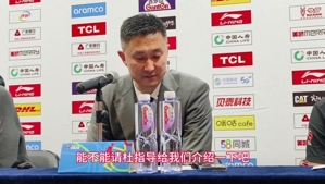 杜锋称周琦客场打辽宁就复出 随后说是开玩笑！逗的记者哈哈大笑