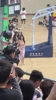 这是谁啊？感觉她成了场上的主角
